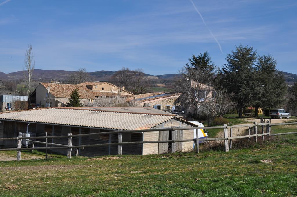 Hotel Le Petit Labouret Revest-du-Bion Esterno foto