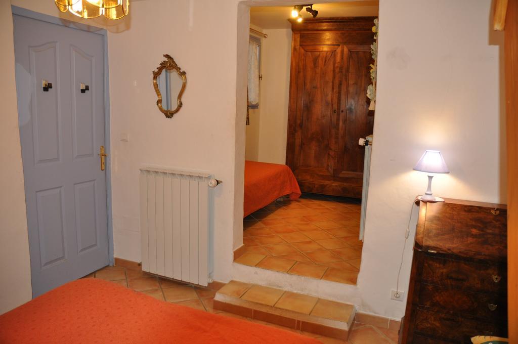 Hotel Le Petit Labouret Revest-du-Bion Esterno foto