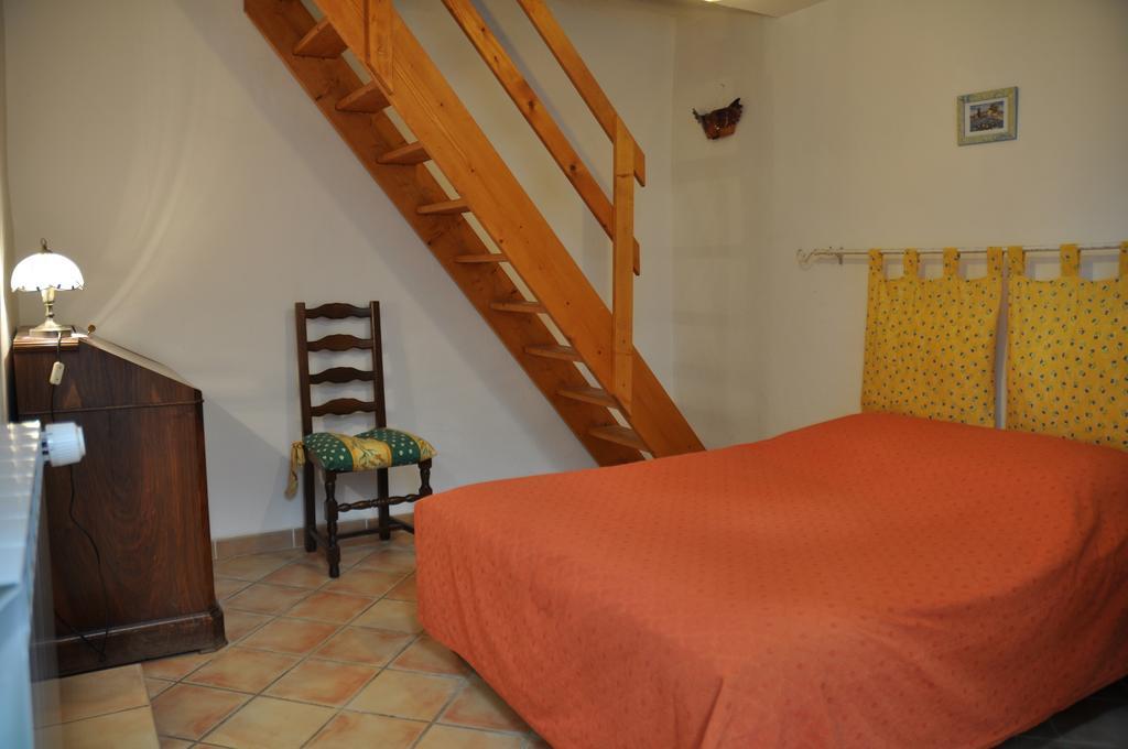 Hotel Le Petit Labouret Revest-du-Bion Esterno foto